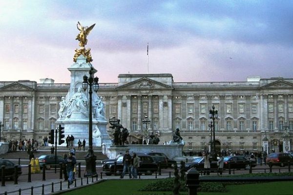 Mengenal Fakta Istana Buckingham Kediaman Pemimpin Kerajaan Inggris