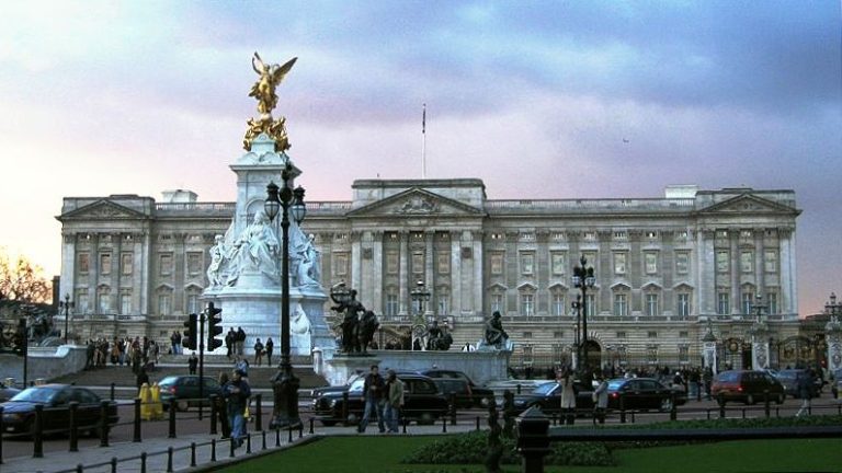 Mengenal Fakta Istana Buckingham Kediaman Pemimpin Kerajaan Inggris